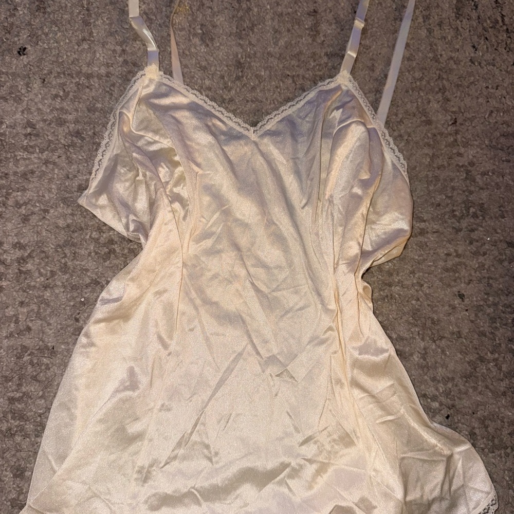 Vanity Fair Cream Chemise